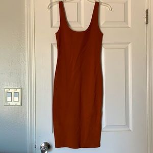 Fitted sleeveless midi dress